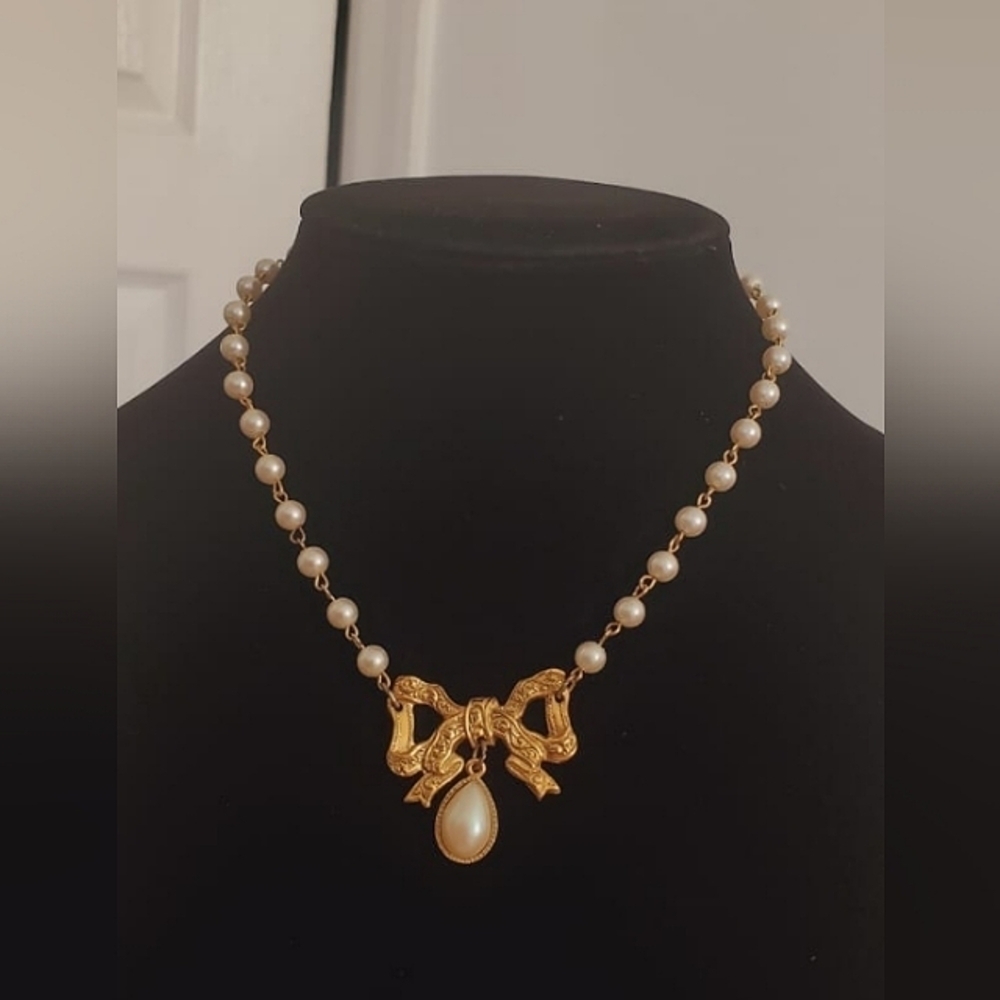 Elegant White Pearl&gold Necklace. Women,Pearl Pendant Necklace,Bow Necklace🌴